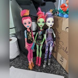 Bundle of Monster High dolls